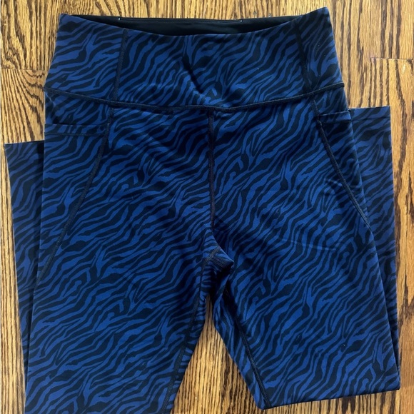 Victoria’s Secret High Waist 7/8 Tight Legging Size Medium Navy Blue Black Zebra - Picture 2 of 3